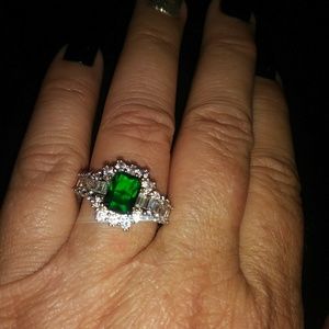 Size 8 green and white sapphire ring